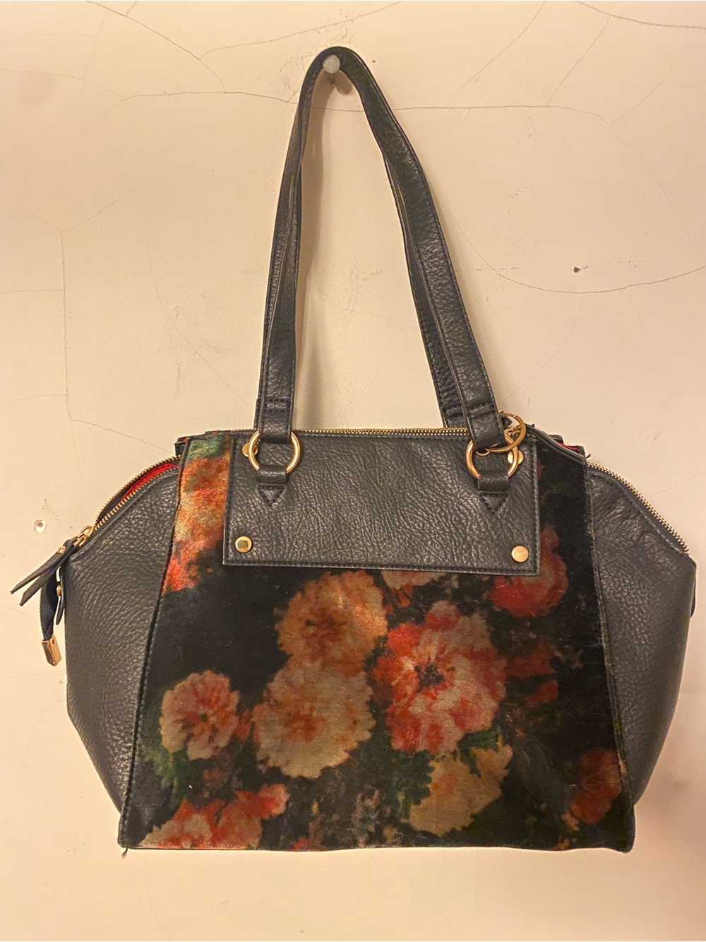 Enzo Angiolini Perfect NEW Condition Gorgeous Old-World Floral Bag